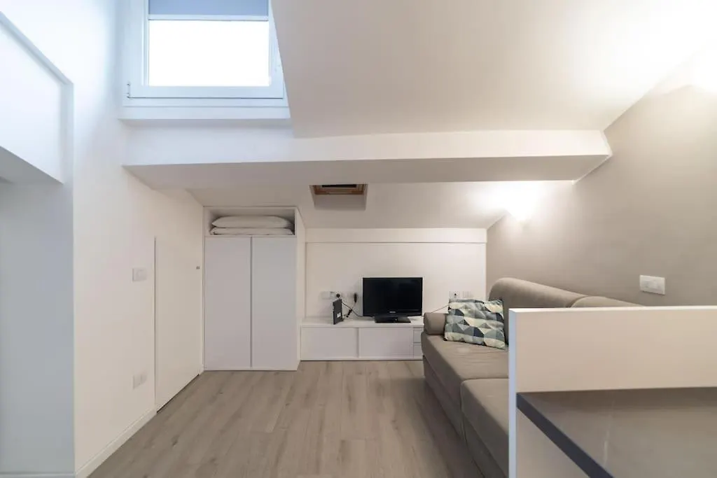 Apartment Intrho Studio Flat Porta Romana Milan Italy