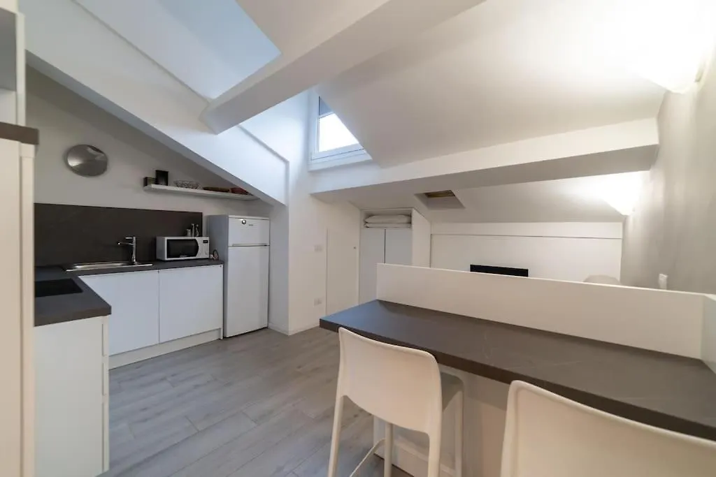 Intrho Studio Flat Porta Romana Milan Italy