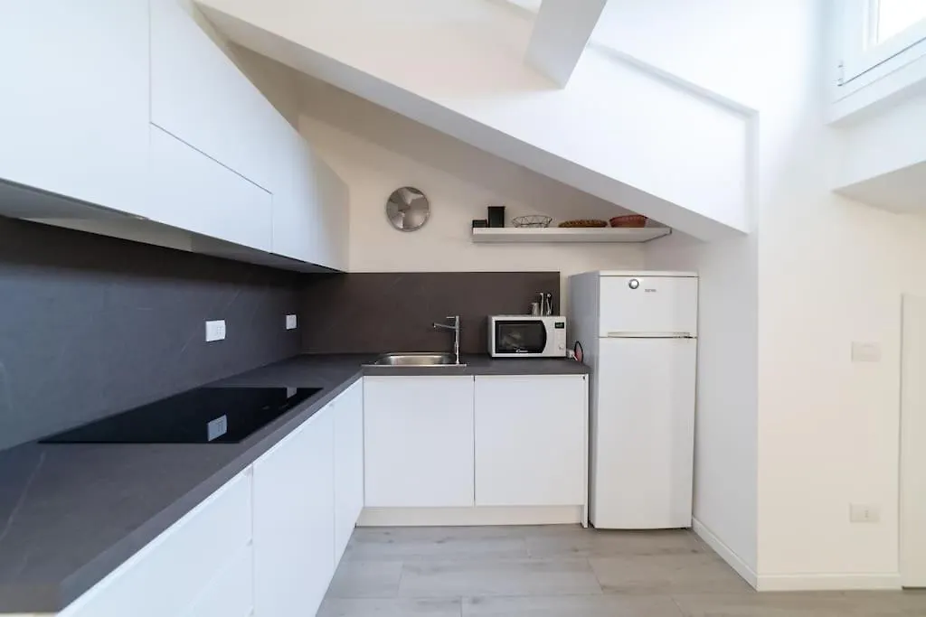 Intrho Studio Flat Porta Romana Milan