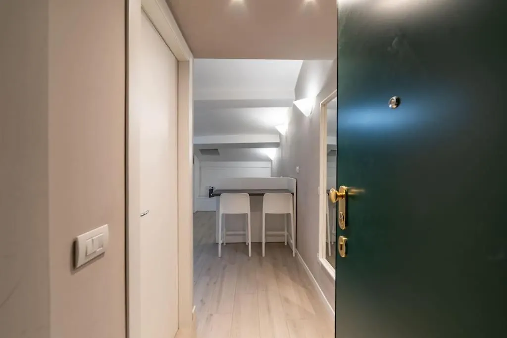 Intrho Studio Flat Porta Romana Milan 0*,  Italy
