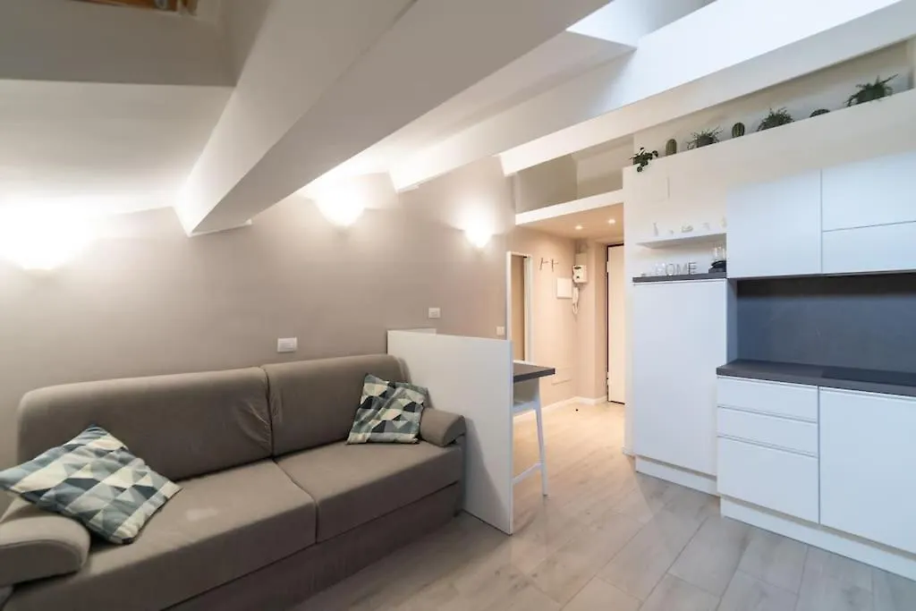 Intrho Studio Flat Porta Romana contacts