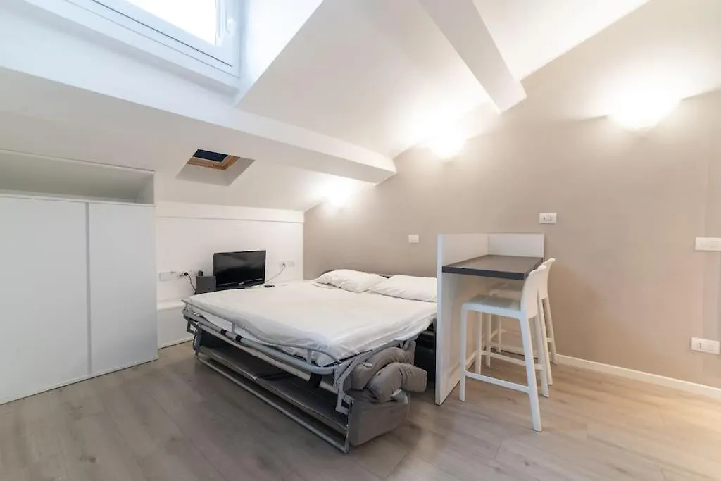 Intrho Studio Flat Porta Romana Milan 0*,  Italy
