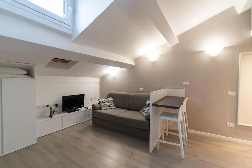 Apartment Intrho Studio Flat Porta Romana Milan